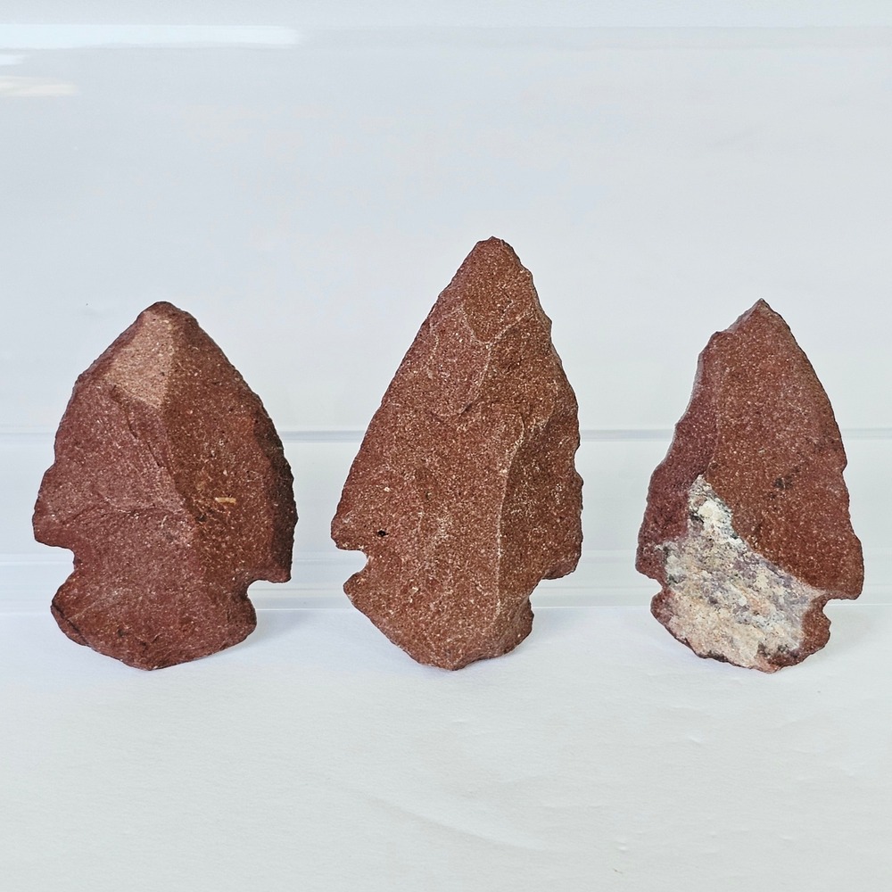 Vintage Red Stone Arrowhead Set 3pc Side Notched Primitive Artifact Style Points